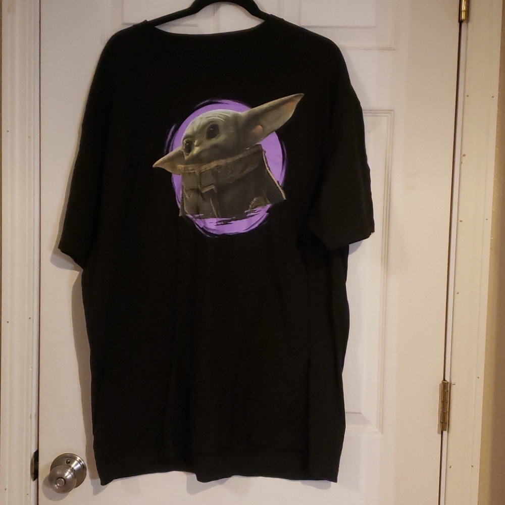 Black baby yoda graphic tee NWT